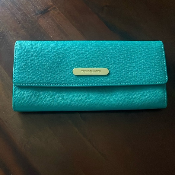 MICHAEL KORS Wallet multi card holder zip change compartment gold hardware - Picture 1 of 14